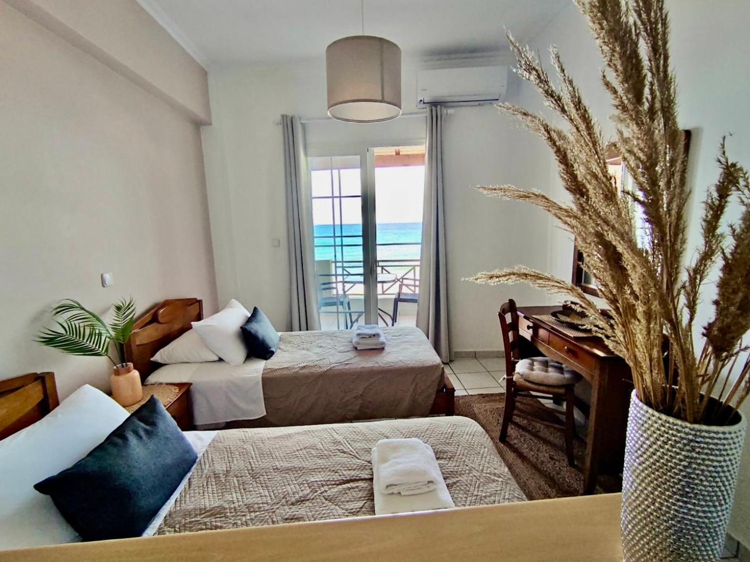 Nereides Apartments Ájosz Górdiosz Kültér fotó