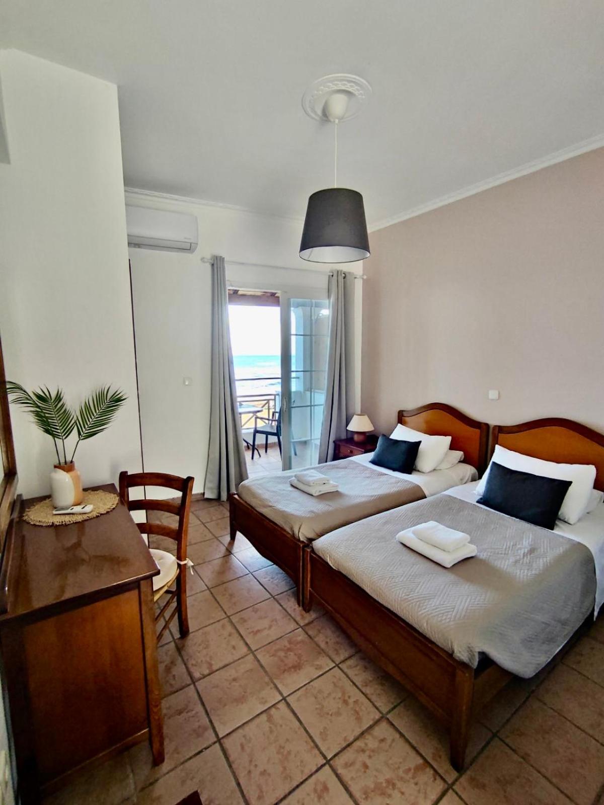 Nereides Apartments Ájosz Górdiosz Kültér fotó