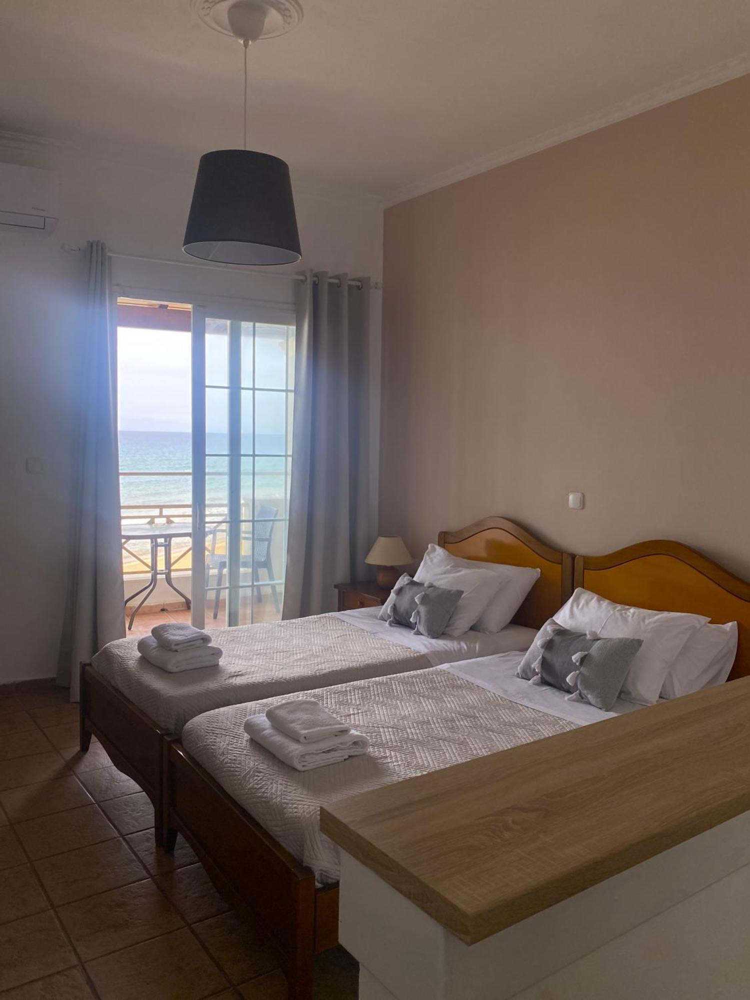Nereides Apartments Ájosz Górdiosz Kültér fotó