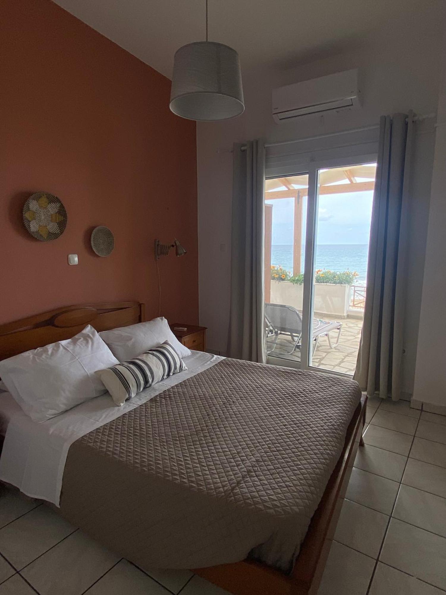 Nereides Apartments Ájosz Górdiosz Kültér fotó