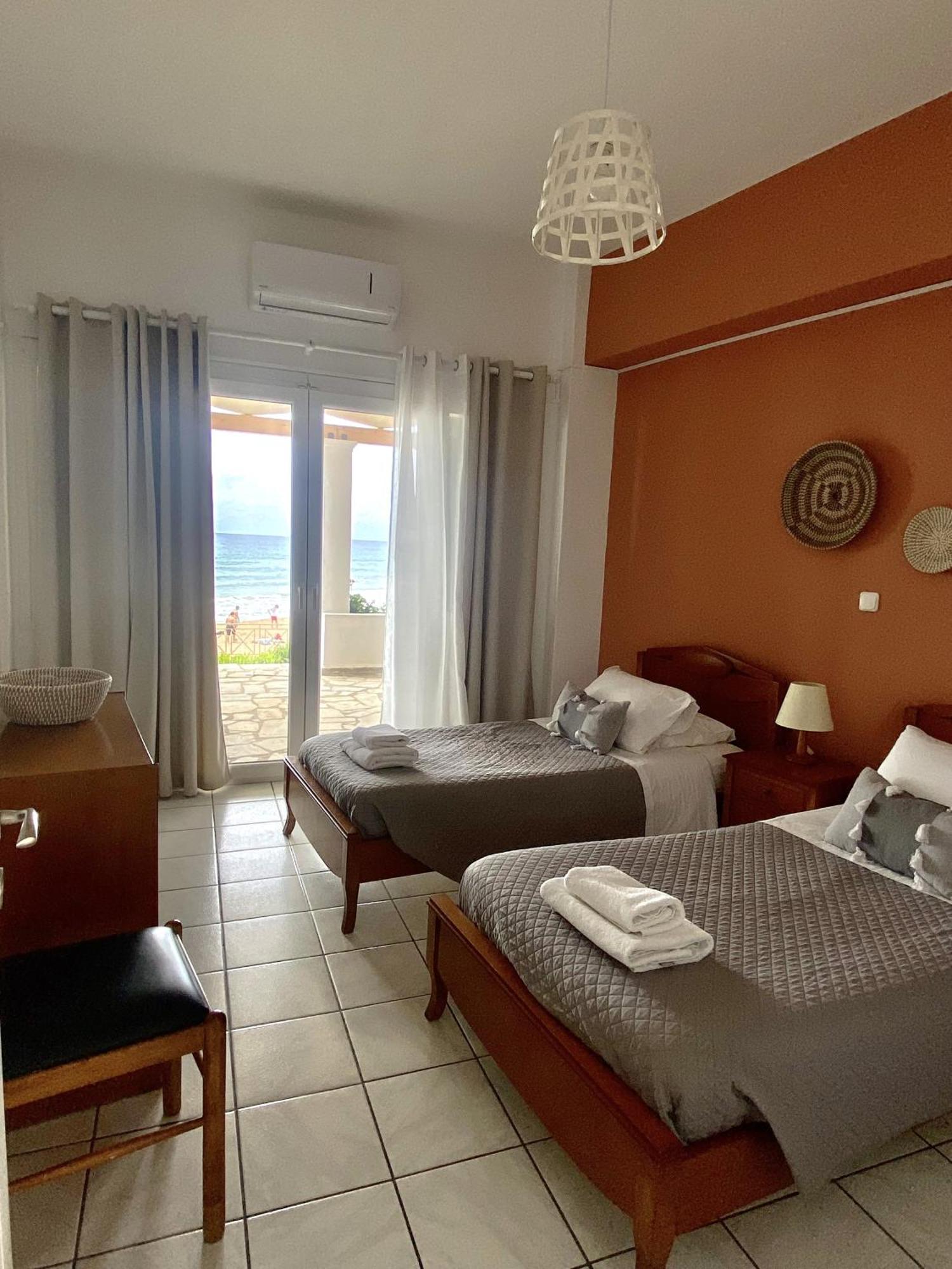 Nereides Apartments Ájosz Górdiosz Kültér fotó