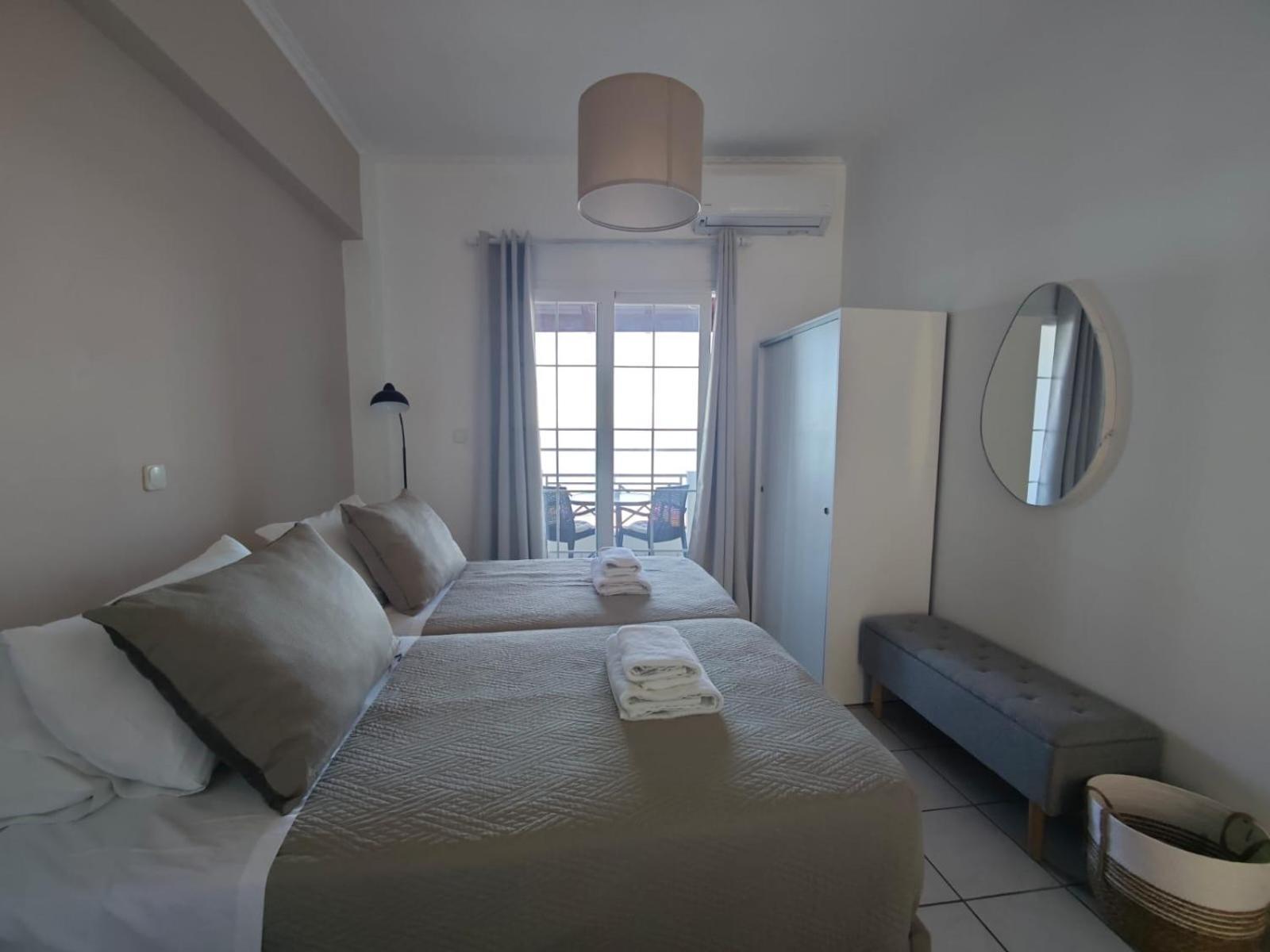 Nereides Apartments Ájosz Górdiosz Kültér fotó
