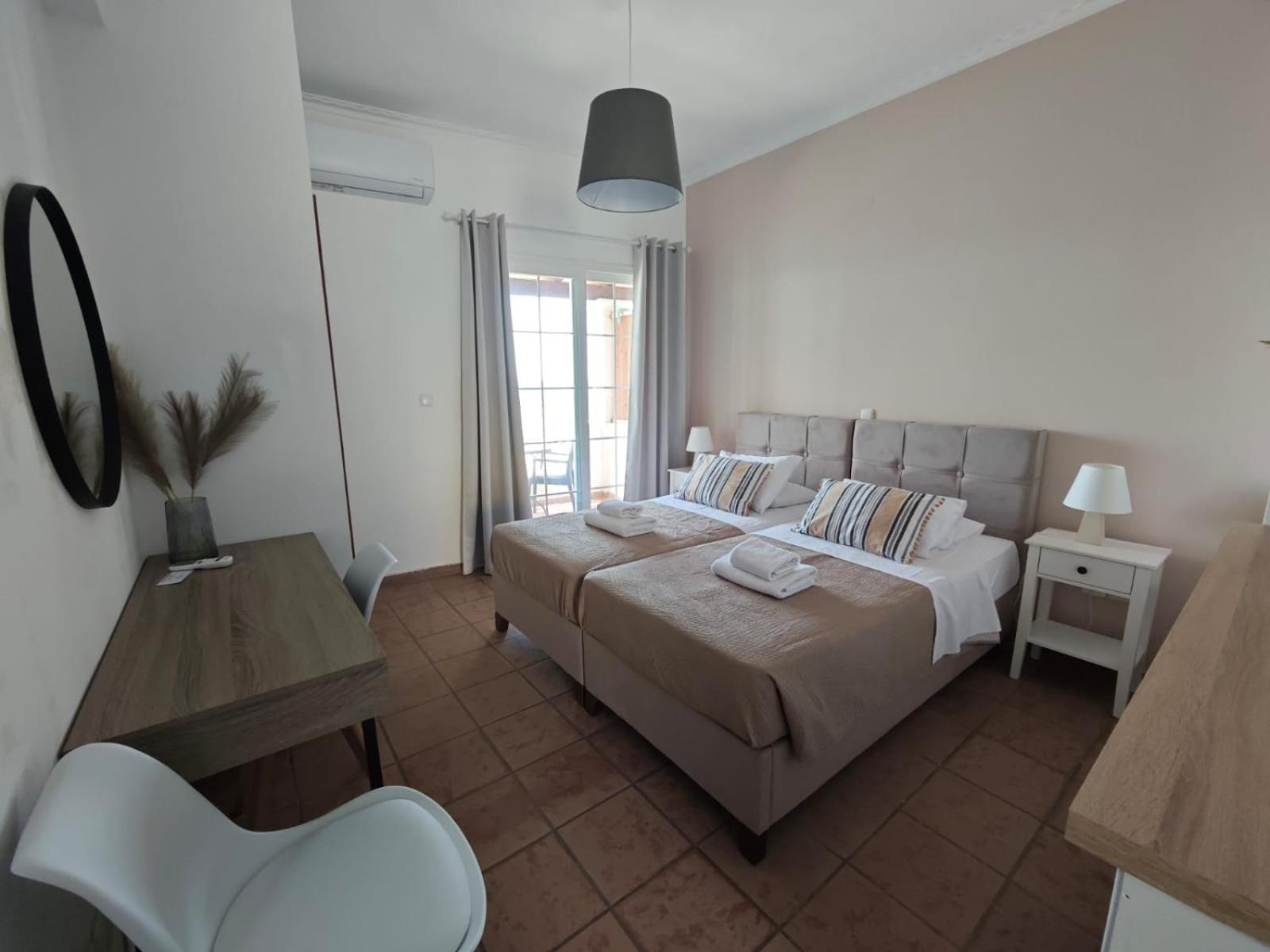 Nereides Apartments Ájosz Górdiosz Kültér fotó