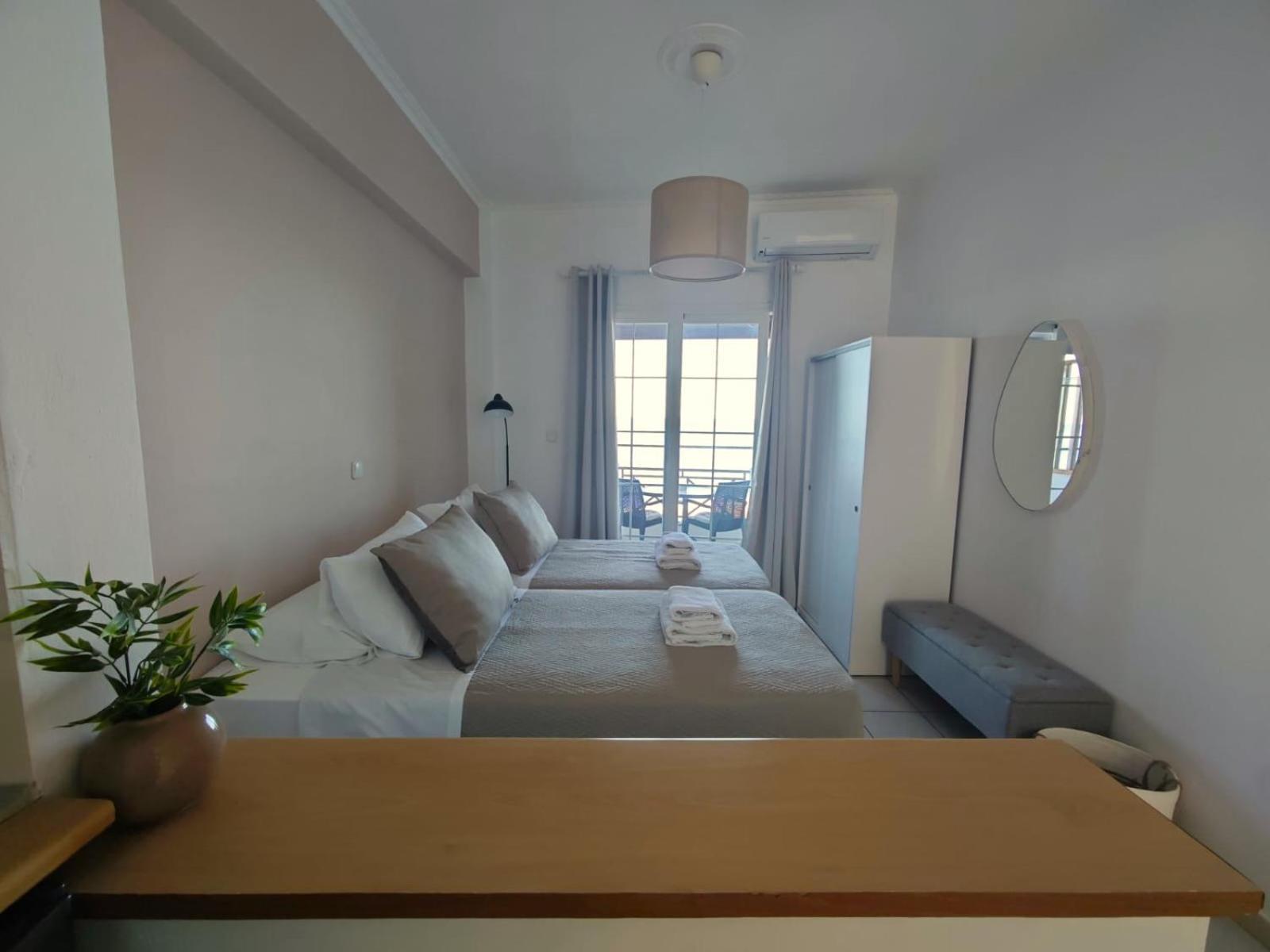 Nereides Apartments Ájosz Górdiosz Kültér fotó