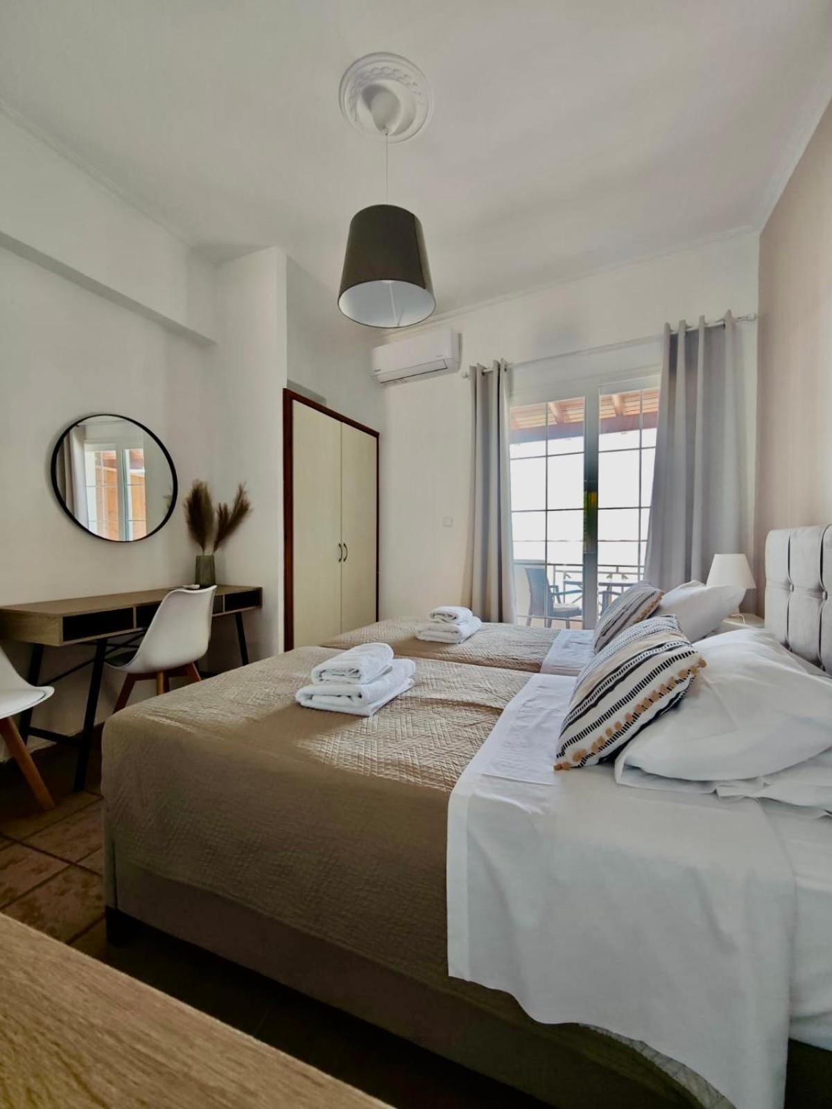 Nereides Apartments Ájosz Górdiosz Kültér fotó