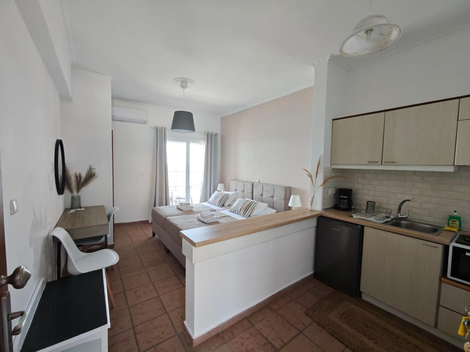 Nereides Apartments Ájosz Górdiosz Kültér fotó
